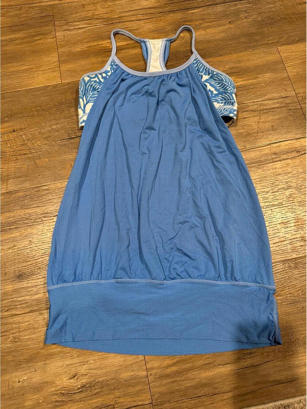 Lululemon Light Blue No Limits Tank with Built in Bra sz 4